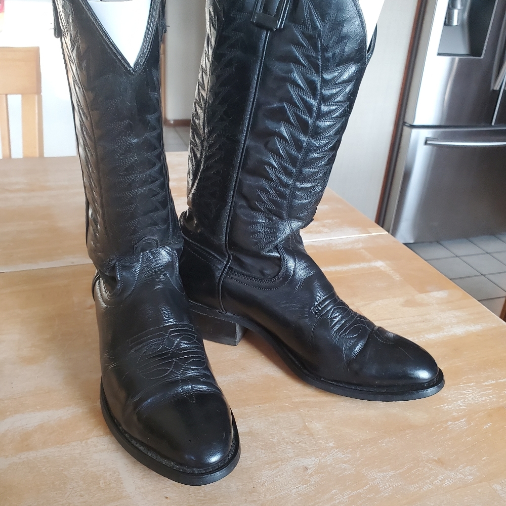 Old cowboy boots - Picture 2 of 2